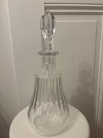 Carafe en cristal Baccarat élégante et raffinée.