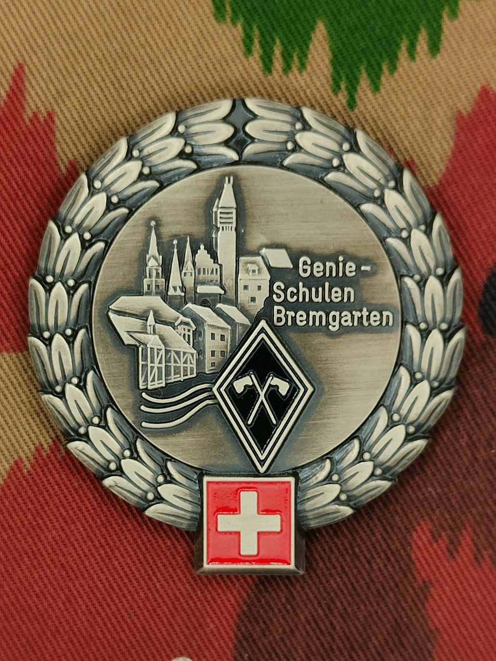 Schweizer Armee Plaketten & Abzeichen:  Béretemblem Genieschulen Bremgarten – Gebraucht aus Bauma von SwissMilitaria