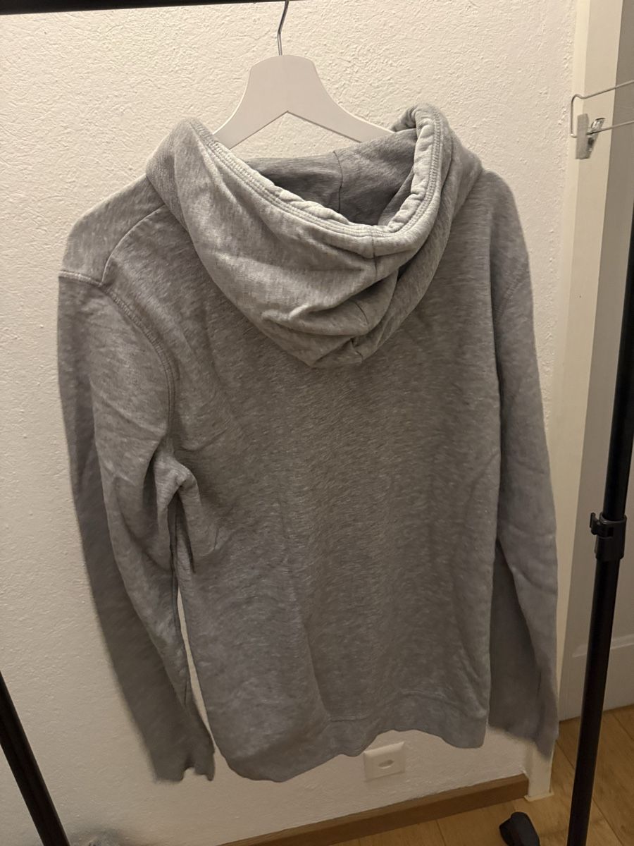 H&M Maglioni & Felpe: Kapuzenpullover Divided H&M grau Grösse M gebraucht – Usato da Biberist venduto da bierikim 2