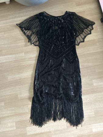 20s Flapperkleid, schwarz mit Pailletten und Cape
