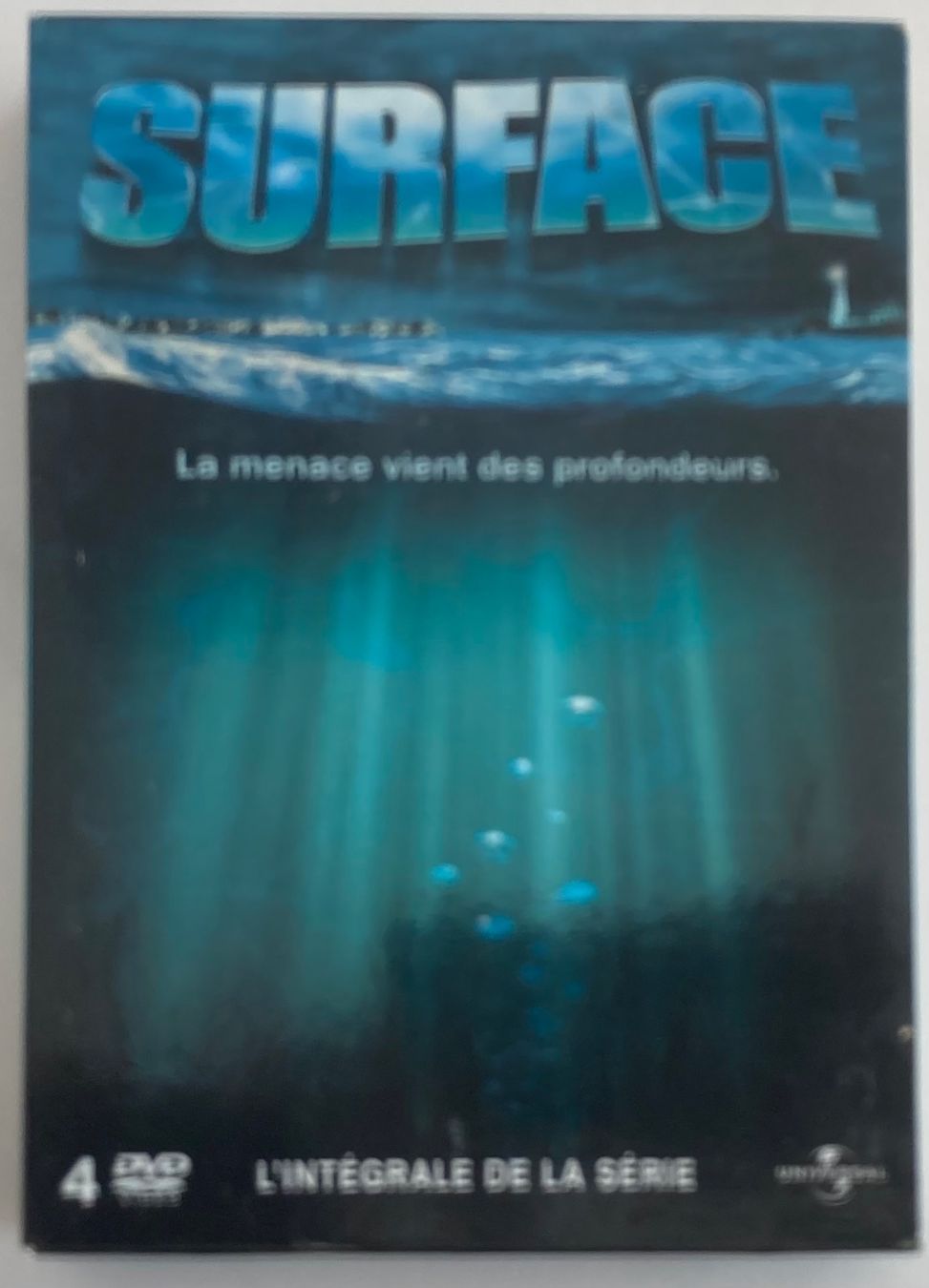 Tutti i DVDs: SURFACE (LA MENACE VIENT DES PROFONDEURS) – Usato da Poliez-Pittet venduto da Newtown-Records