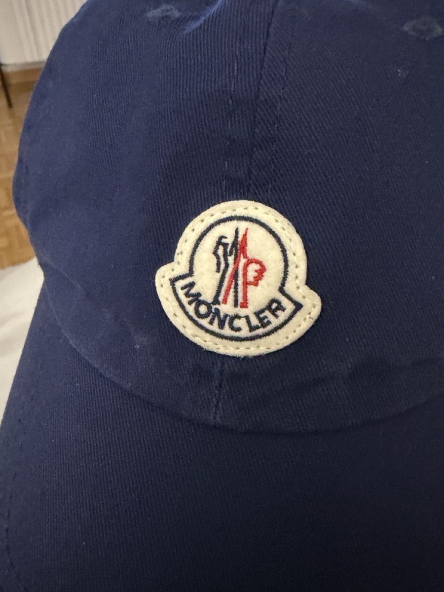Moncler Sonstige Kleidung & Accessoires: Kappe Moncler dunkelblau Unisex einstellbar – Neu (gemäss Beschreibung) aus Meilen von sculptur 1