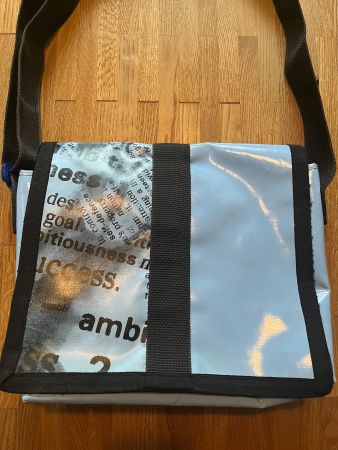 Eine Selbst gemachte Blachen Tasche