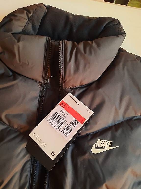 Nike Jacken: Piumino NIKE mezze maniche – Neu (gemäss Beschreibung) aus Weggis von job_h2xk