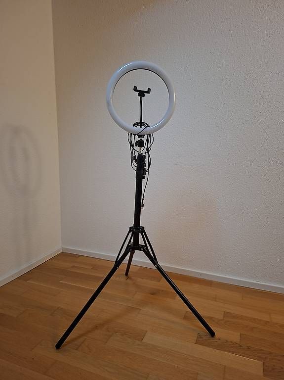 Hama Treppiedi & Teste: Handystativ mit Ringlicht – Usato da Düdingen venduto da ram_9wsp