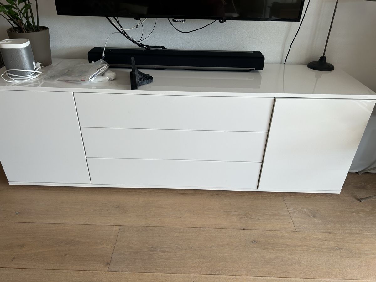 TV Möbel: Fernsehmöbel/ Kommode weiss – Gebraucht aus Biel/Bienne von van_6qsl