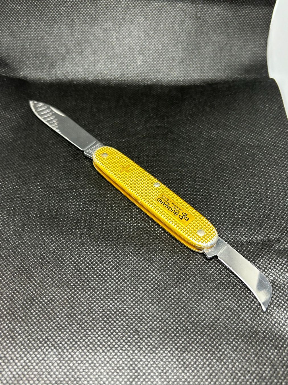 Victorinox Coltelli tascabile: Victorinox Pruner Alox Gold - Bugnard – Difettoso da Lausanne venduto da Retro-geek