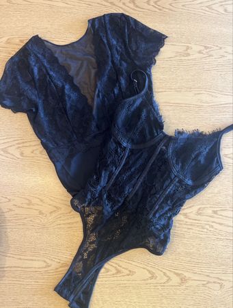 Lots de deux body en dentelle