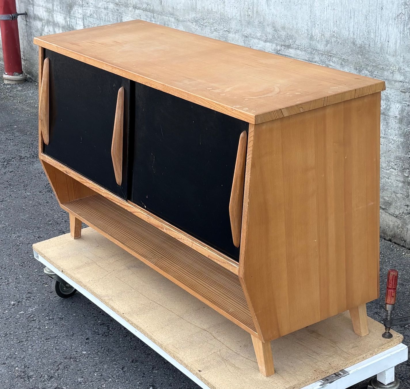 Kommoden: 50er Jahre Kommode / Sideboard mit Schiebetüren – Gebraucht aus Lüchingen von Eeizo 2