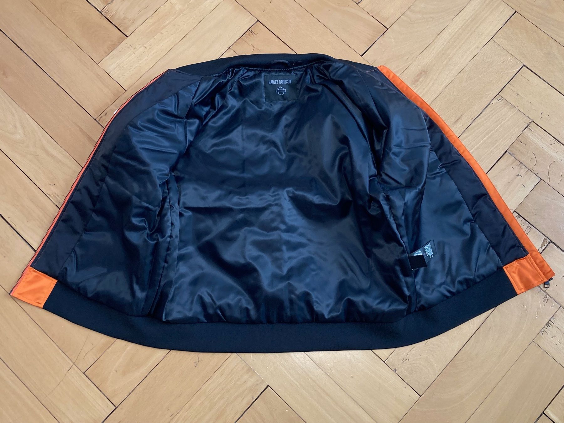 Harley-Davidson Giacche: Harley Davidson Jacket Embroidered NEW Sz M – Nuovo (secondo la descrizione) da Zürich venduto da le_souk 2