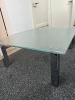 Wohnzimmer (Salon) Tisch mit Glasplatte