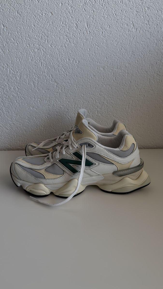 New Balance Scarpe da uomo: Baskets New Balance U9060ESE taille 43 – Nuovo (secondo la descrizione) da Vevey venduto da diogodasilva_