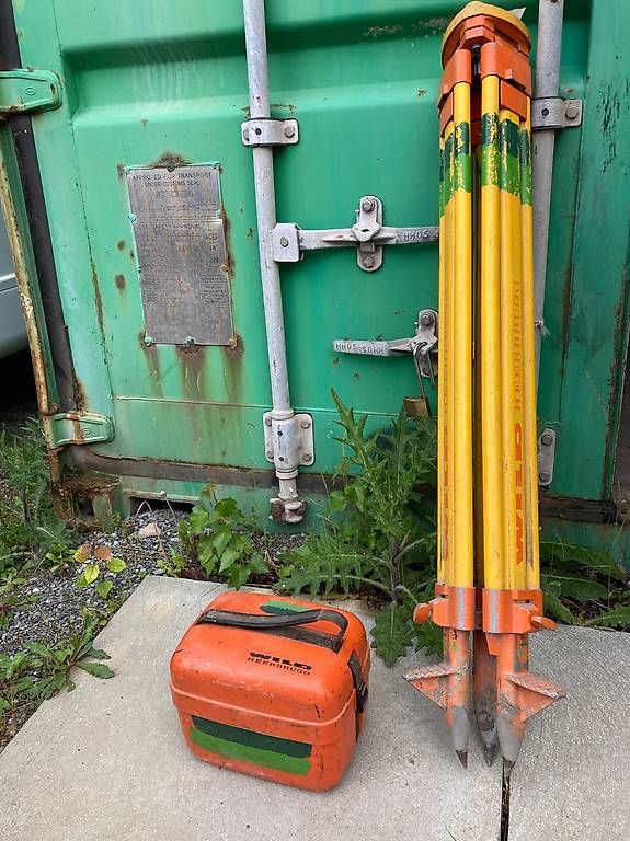 Wild Mesurer: Nivelliergerät mit Stativ – D'occasion à Rhäzüns par Eibe07 2