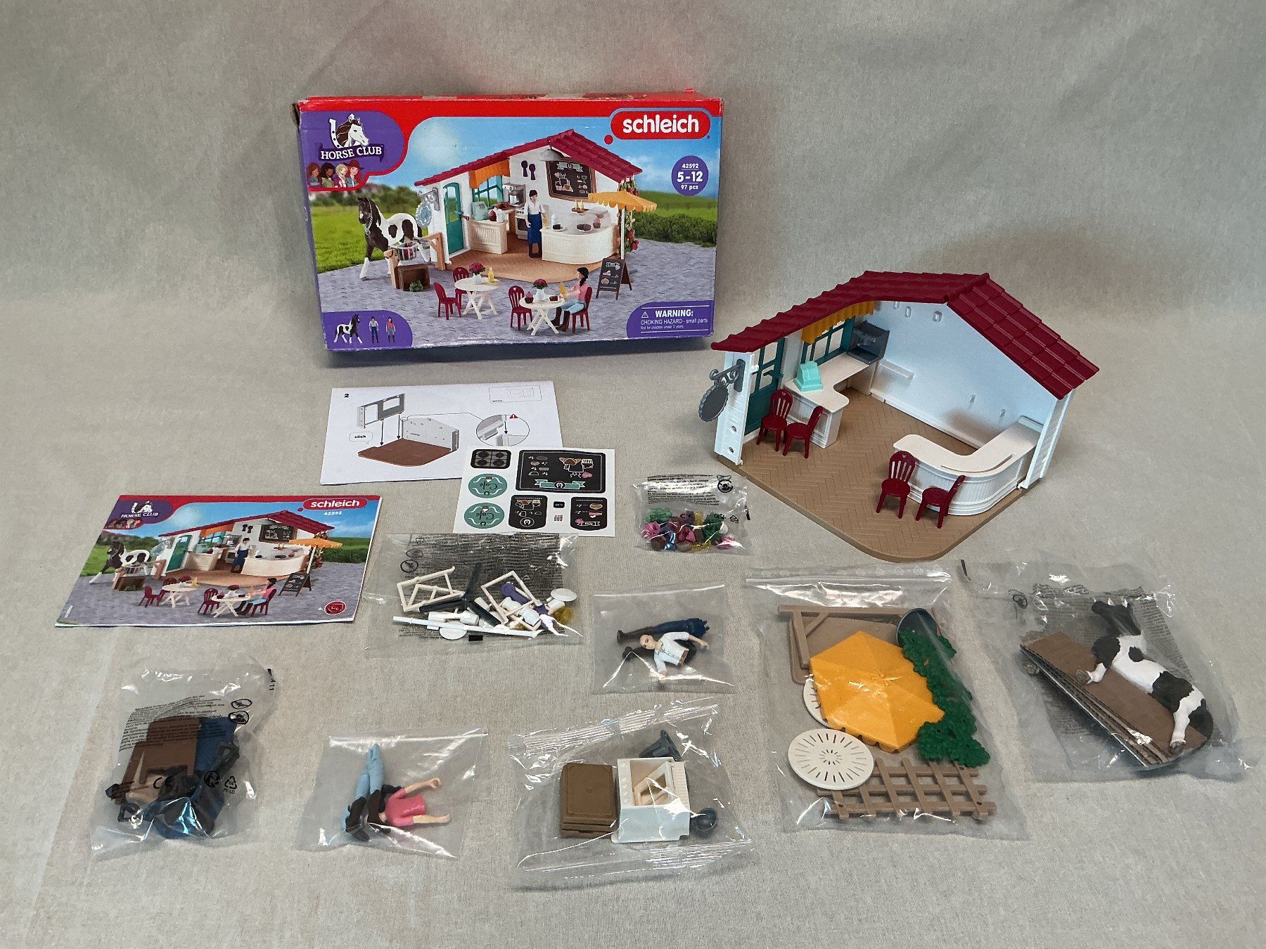 Schleich Spielzeuge: SCHLEICH Pferde Club Reitercafé – Gebraucht aus Richterswil von Restwert_Richterswil