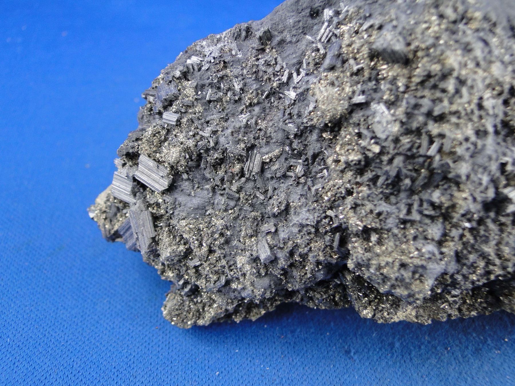 Minerali & Pietre curative: Bournonite auf Matrix mit Pyrit – Usato da Schinznach Bad venduto da Demerald 4