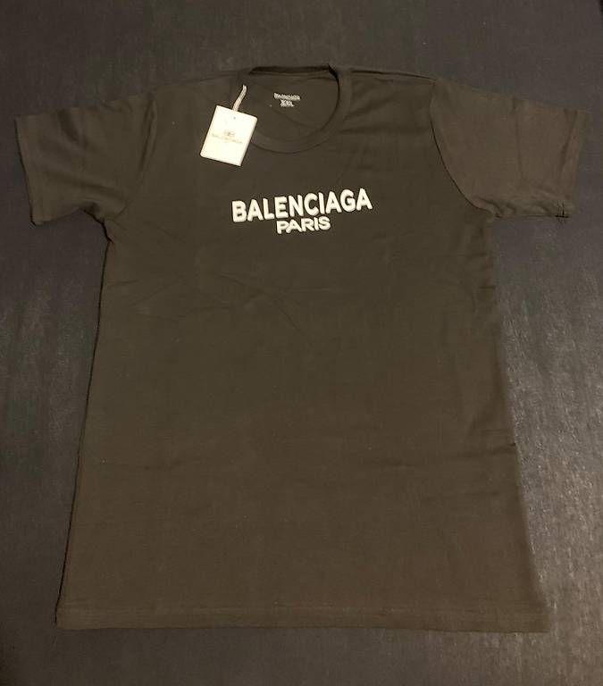 T-shirt: Balenciaga / T-Shirt – Nuovo e nell'imballaggio originale da Bern venduto da Nici2210 2