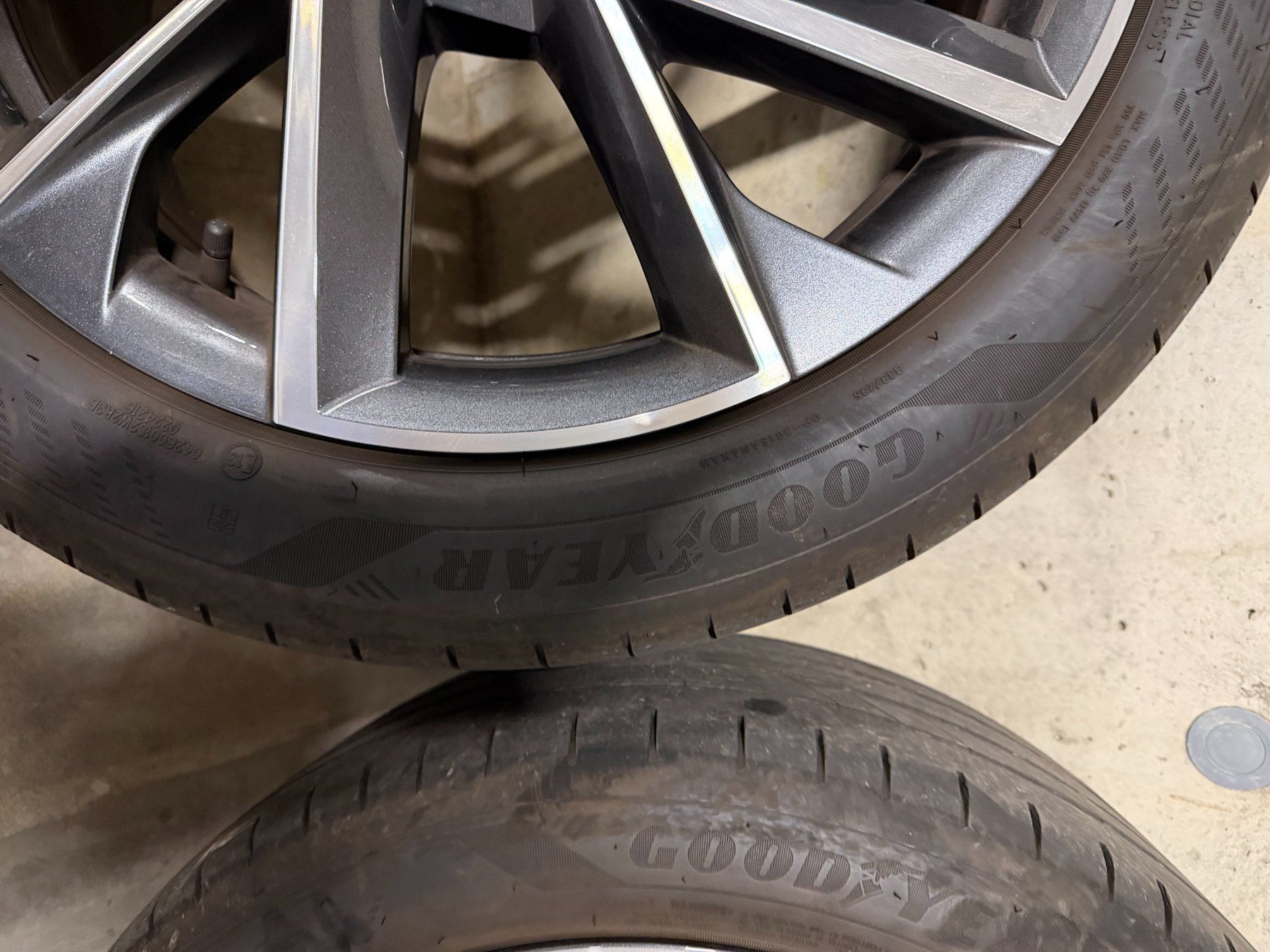 Skoda Pneumatici & Ruote complete: Original Skoda Superb 18"-Alukompletträder – Usato da Kyburg venduto da Mi_Ne 6