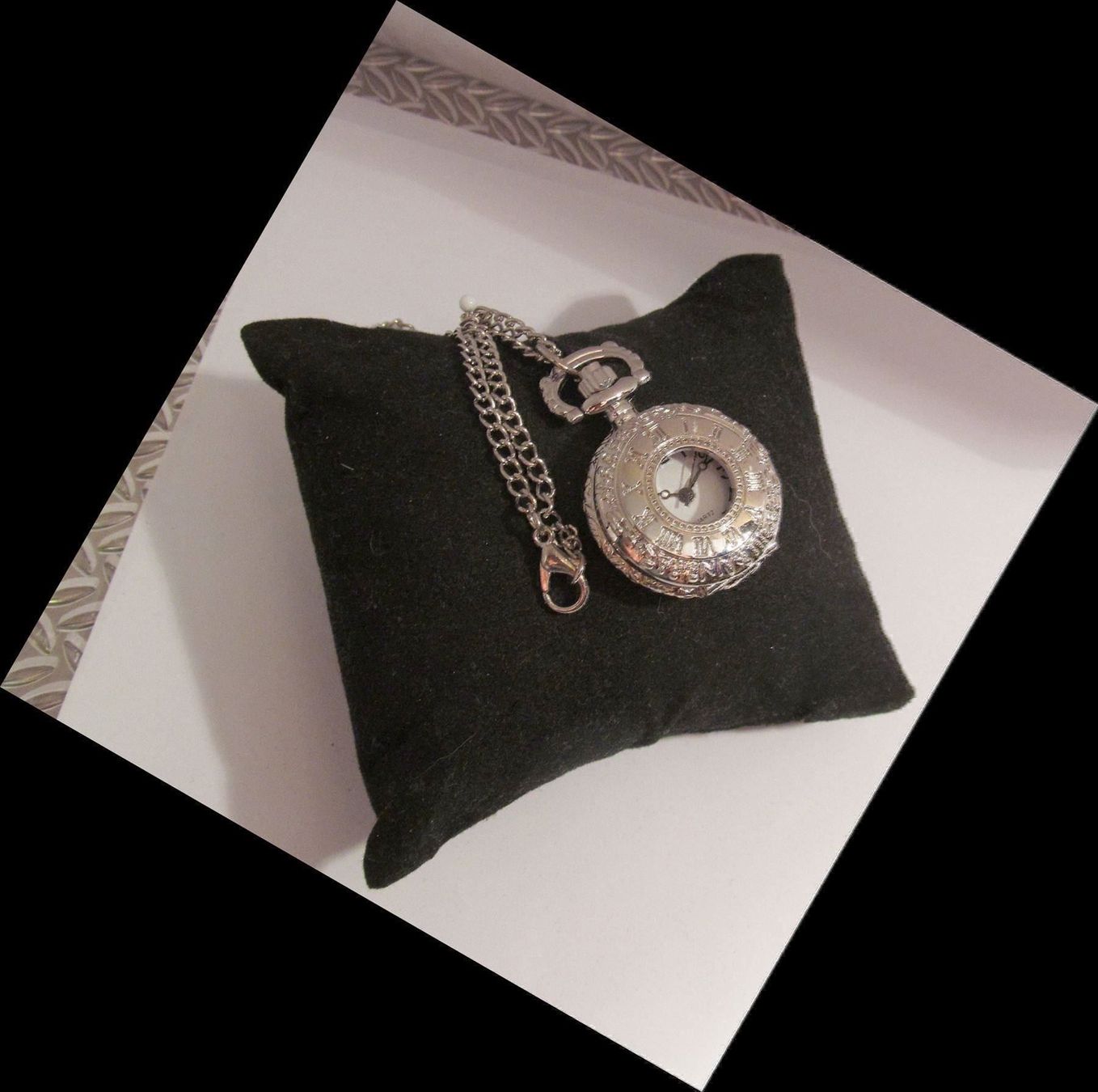 Orologi: Umhängeuhr silbrig mit Deckel und Kette – Nuovo e nell'imballaggio originale da St. Margarethen TG venduto da ursk10 7