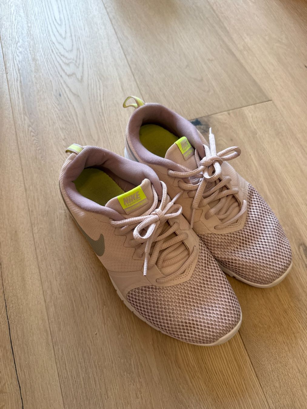 Nike Damenschuhe: Nike Sneaker in Rosa Gr. 38 - gebraucht – Gebraucht aus Fällanden von ala_k7vk