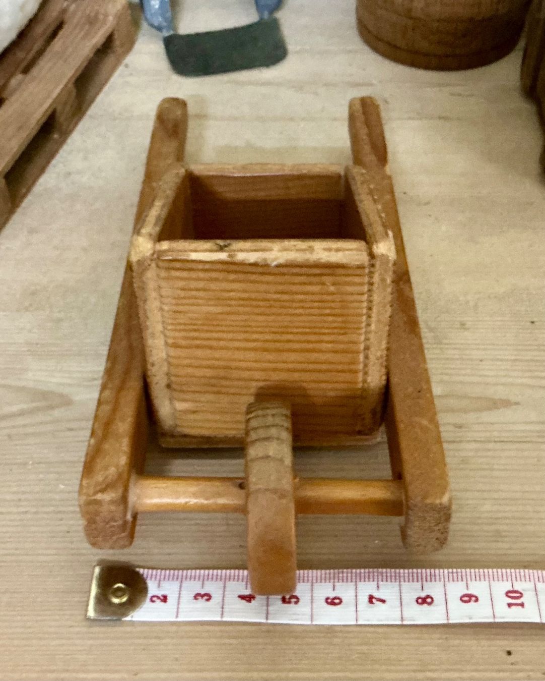 Giocattoli: ALTE KLEINE HOLZKARRETTE – Usato da Zell LU venduto da Silvermemory 1