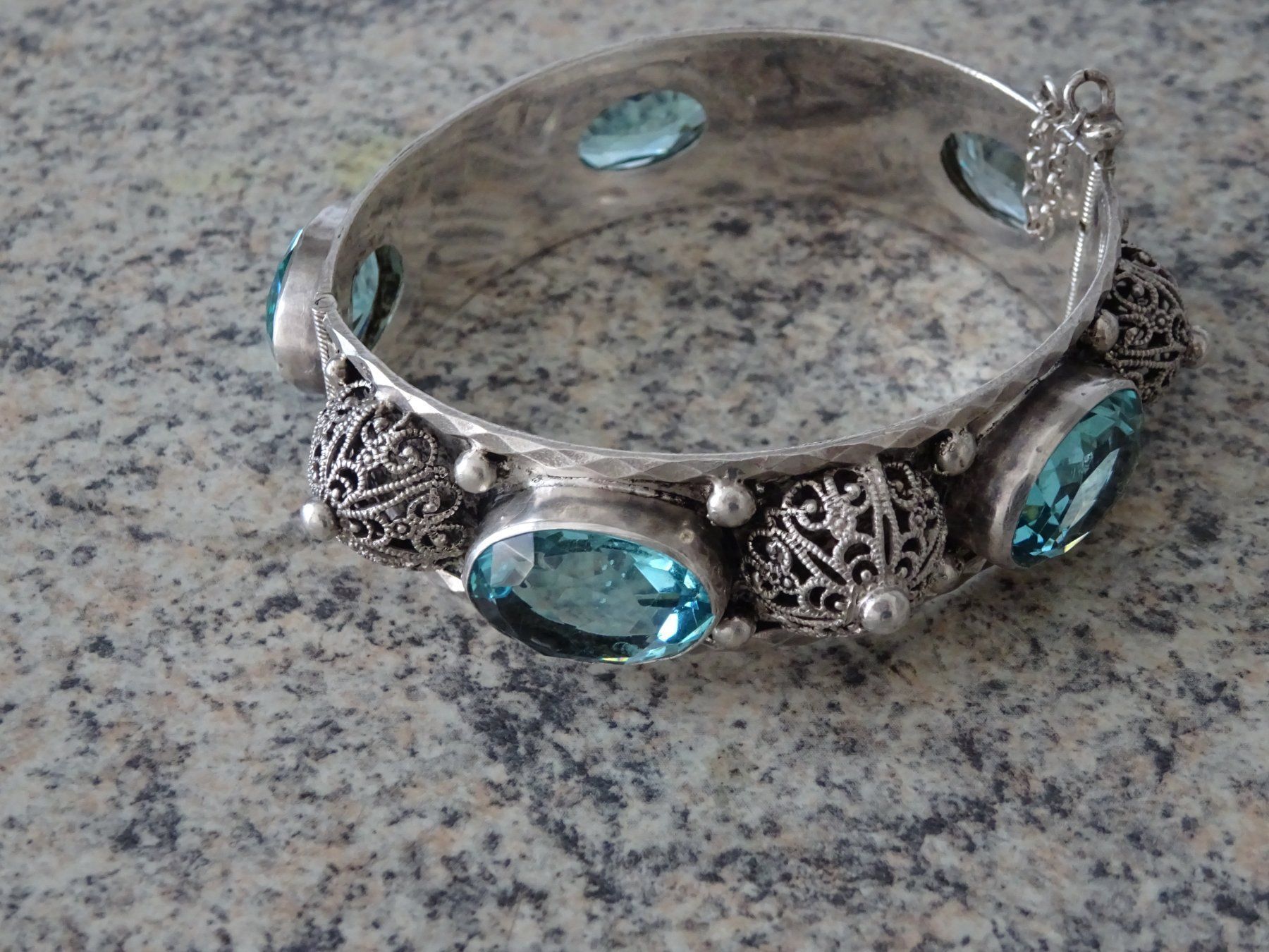 Bracciali & Braccialetti: Exklusiver Armreif / Blautopas – Usato da Esslingen venduto da FetteSchnecke 4