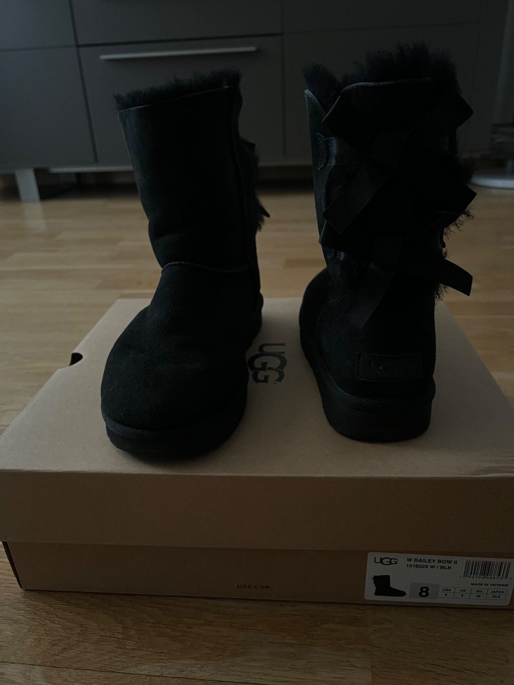 Ugg Damenschuhe: UGG in schwarz – Neu (gemäss Beschreibung) aus Wetzikon ZH von sar_vnk8 1