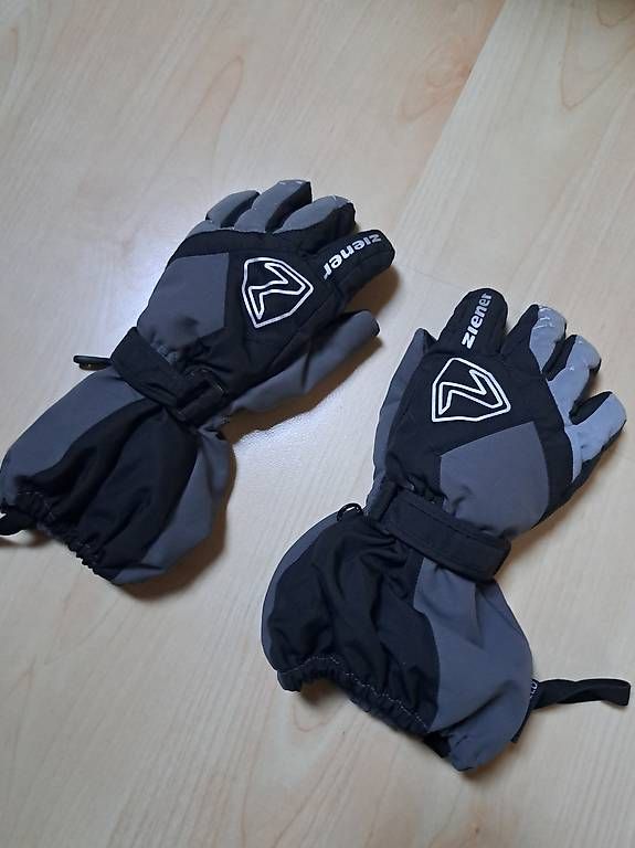 Guanti & manicotti: Skihandschuhe – Usato da Winterthur venduto da feehee 1