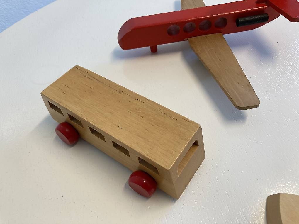 Giocattoli: Diverse Holzspiel Sachen – Usato da zürich venduto da Apfel2 1