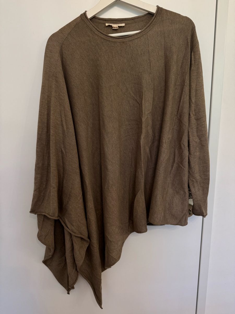 Esprit Sonstige Damenmode: Esprit asymmetrischer Cape-Pullover / Poncho (S) – Gebraucht aus Triesen von antonellaaa_