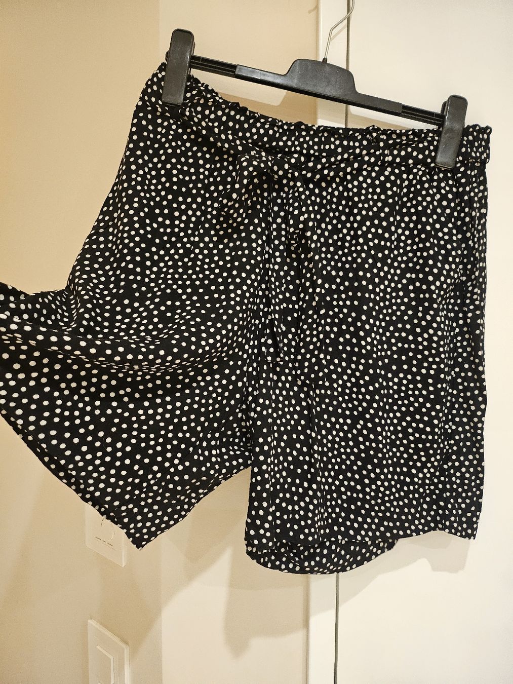 C&A Pantaloni: Bermudas Shorts Punkte C&A gr.44 – Usato da Allschwil venduto da na.wi.90