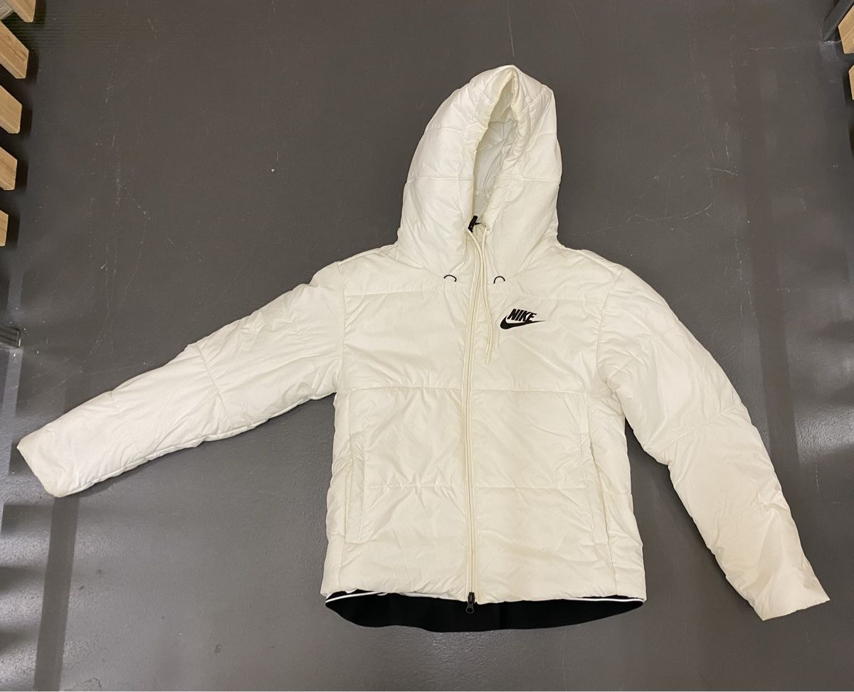 Nike Giacche: Nike Übergangsjacke – Usato da Winterthur venduto da m.tix