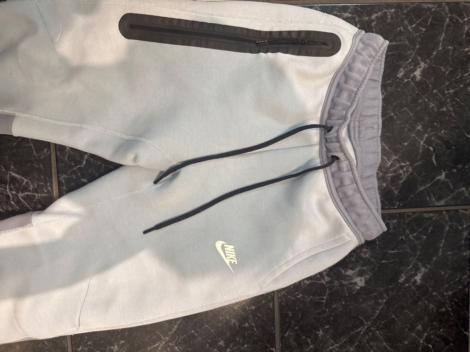 Nike Pantalons: Nike Tech Jogginghose – D'occasion à Jona par Twins0812 3