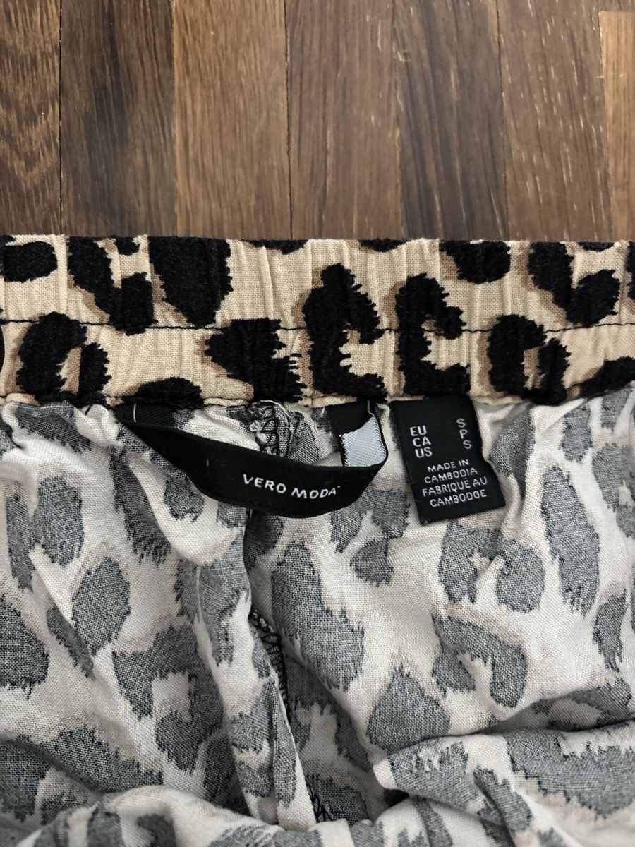 Vero Moda Gonne: Vero Moda Leopard Print Midi Skirt Size S  – Usato da Hinwil venduto da liviipivii 1