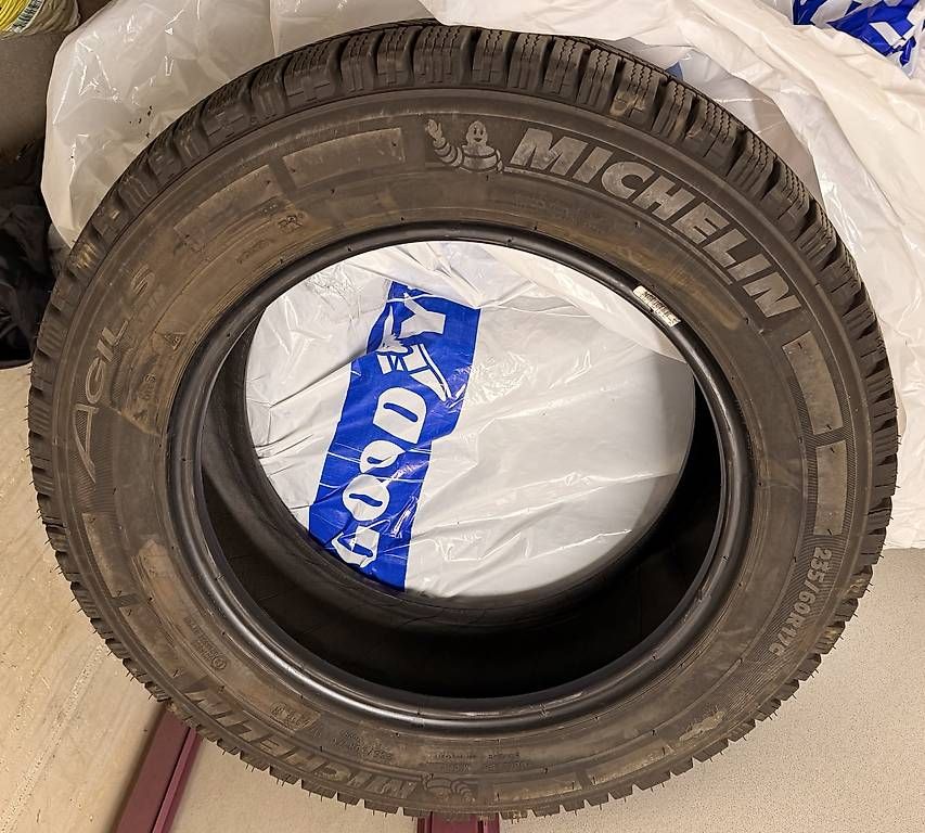Michelin Pneus & Roues: Winterreifen für Wohnmobil oder Transporter – D'occasion à Appenzell par Rondrex