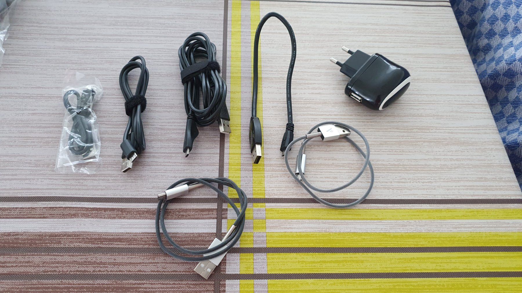 Cavi: Kabel Set - USB / Micro USB & 1 Adapter - Diverse Längen – Usato da Staufen venduto da Fleby84
