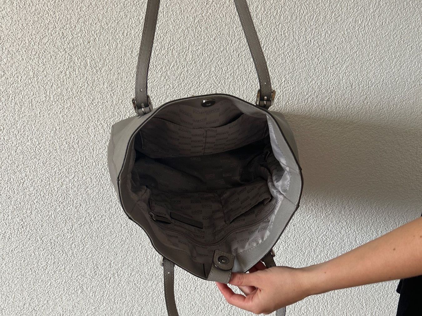 Michael Kors Borse da donna: Michael Kors Tote Bag Grau Handtasche – Usato da Neuchâtel venduto da lg31_xyz 2