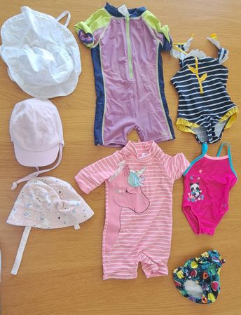 Lot maillot bain et chapeau fille 0-2 ans