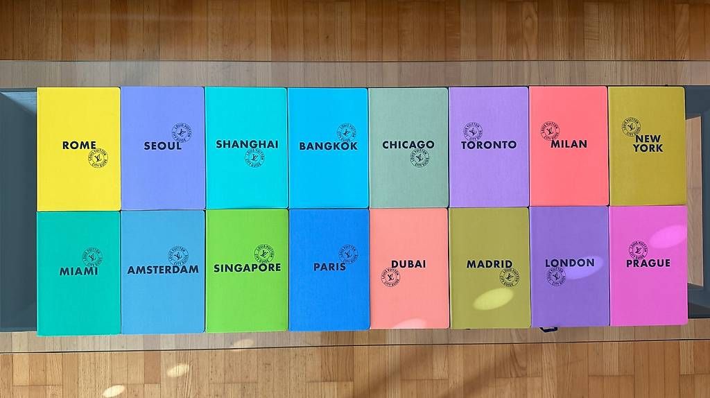 Libri: Louis Vuitton Travel Guides – Nuovo e nell'imballaggio originale da Zug venduto da tho_b78v 1