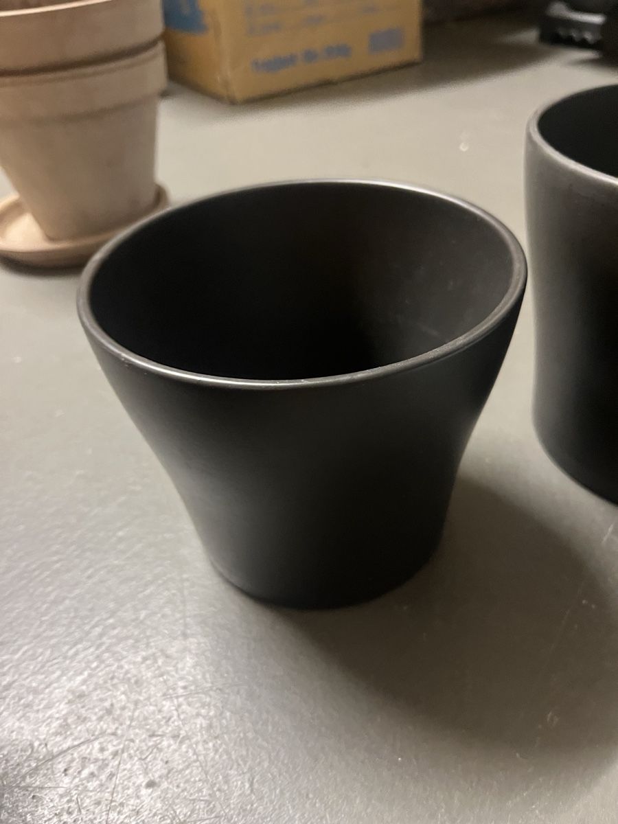 Vasi per fiori: 3 schwarze / graue Übertöpfe – Usato da Zürich venduto da ole_8rwr 3