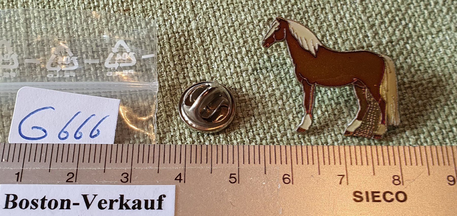 Plaquettes & Badges: G666 - Pin Pferd – D'occasion à Reinach BL par Boston-Verkauf 1
