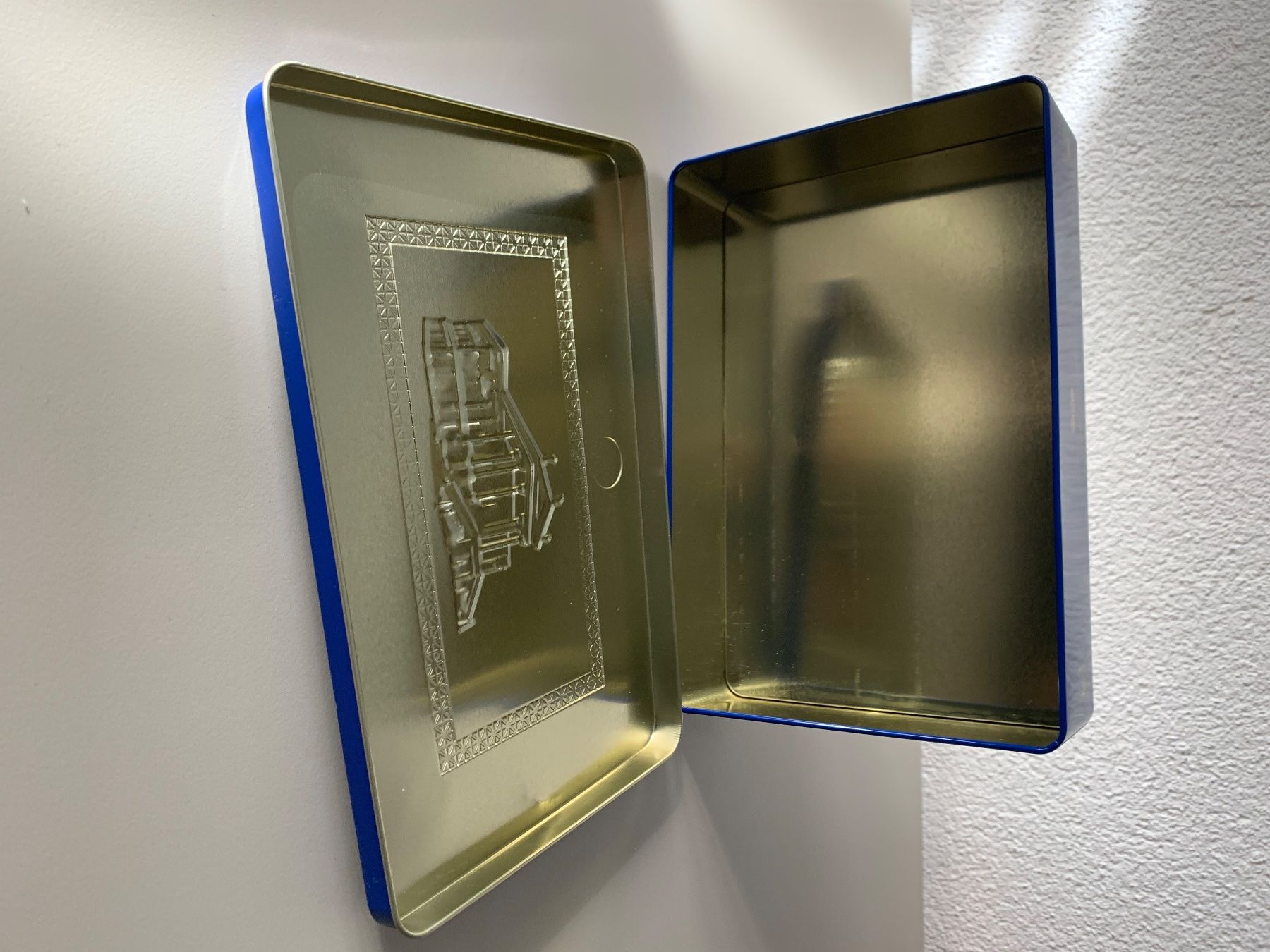 Contenitori & Simili: Blechdose Keksdose/ Gottlieber Stadthaus Winterthur – Usato da Hinteregg venduto da GARANTA 8