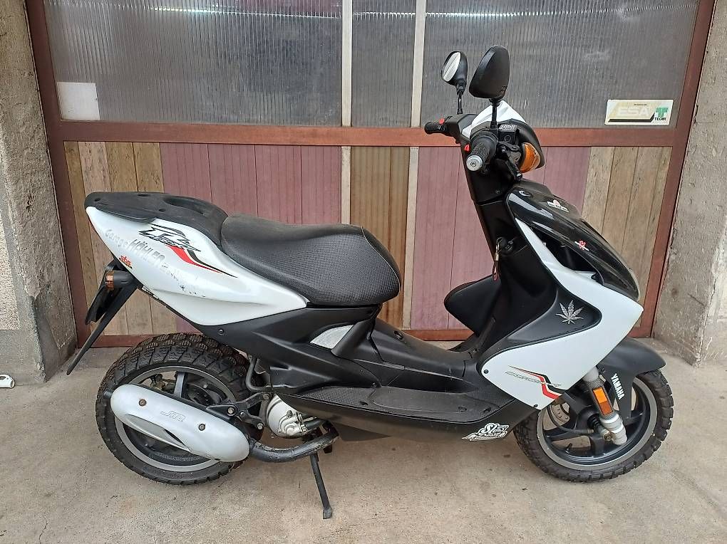 Scooters: Roller YAMAHA AEROX 50ccm – D'occasion à Matten(St.Stephan) par Tj_Inside 1