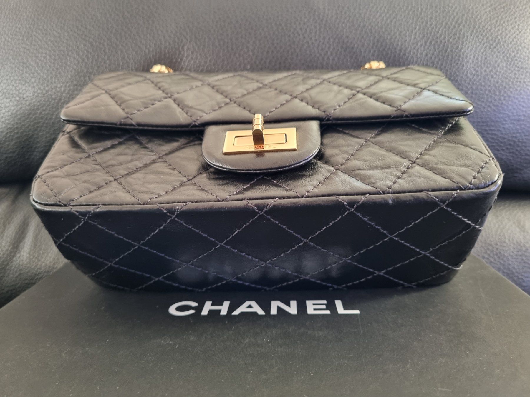 Chanel Sacs femmes: Chanel Reissue Black Quilted with Goldhardware💫small – Neuf (Voir description) à Zürich par Stila17 6
