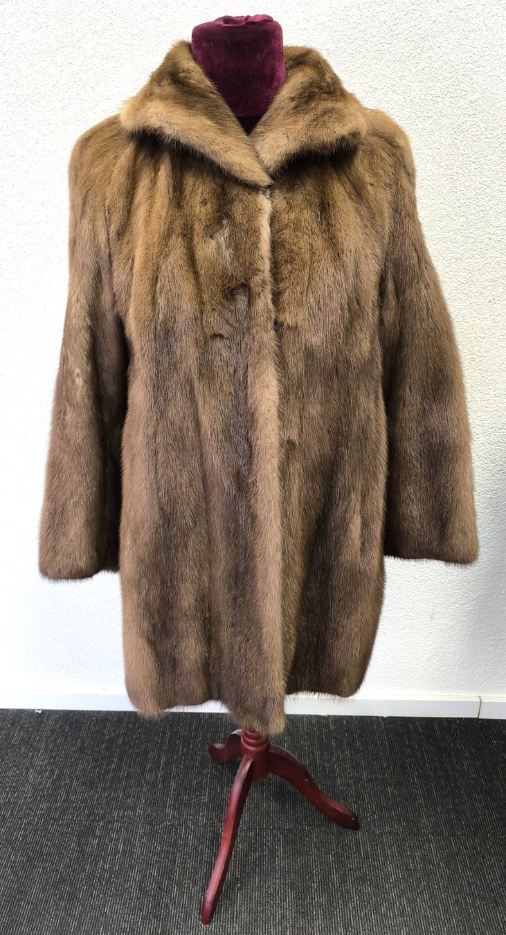 Nerz Jacken: Damenpelzjacke – Gebraucht aus Rüti ZH von Restwert_Rueti_ZH