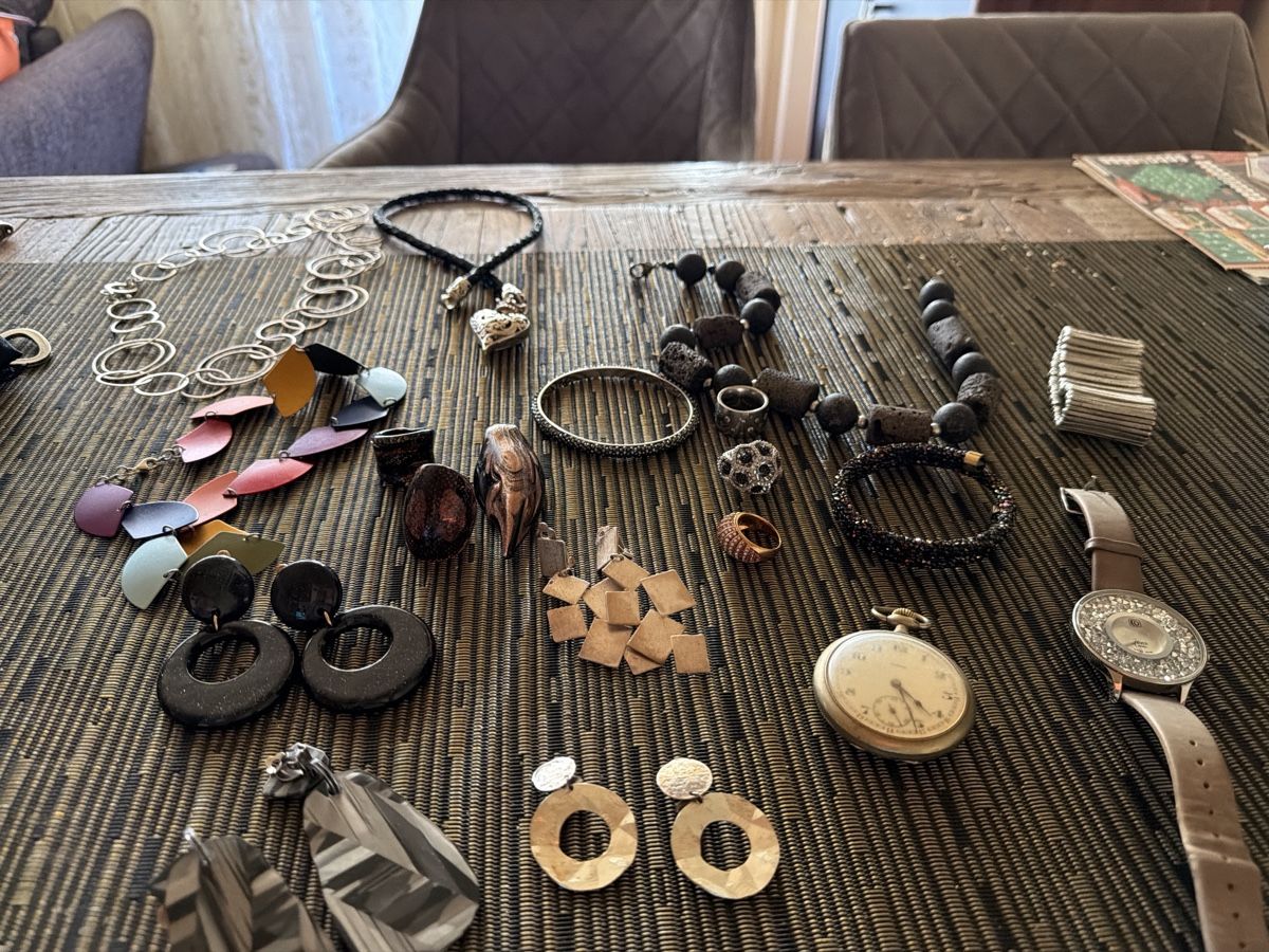 Altri gioielli: Diverser Schmuck Uhren  – Usato da Stäfa venduto da reto3gobeli