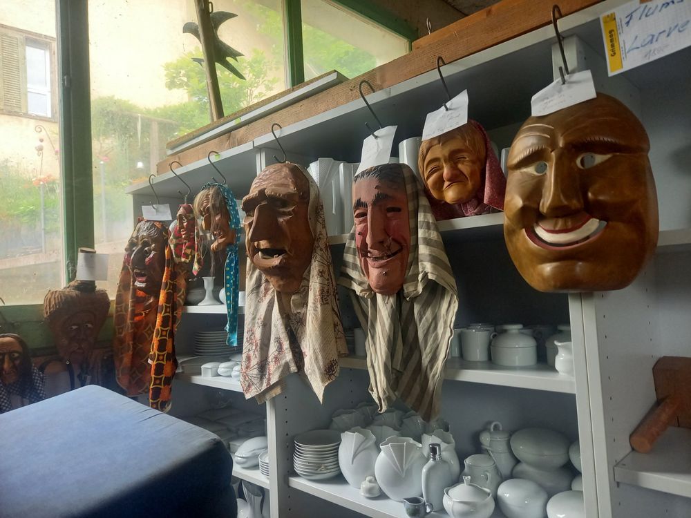 Faszinierende Larven Masken Kaufen: Verwandlung und Kreativität für Jung und Alt