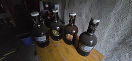 4 grosse Bierflaschen mit Bügel und schönen Metallgriff
