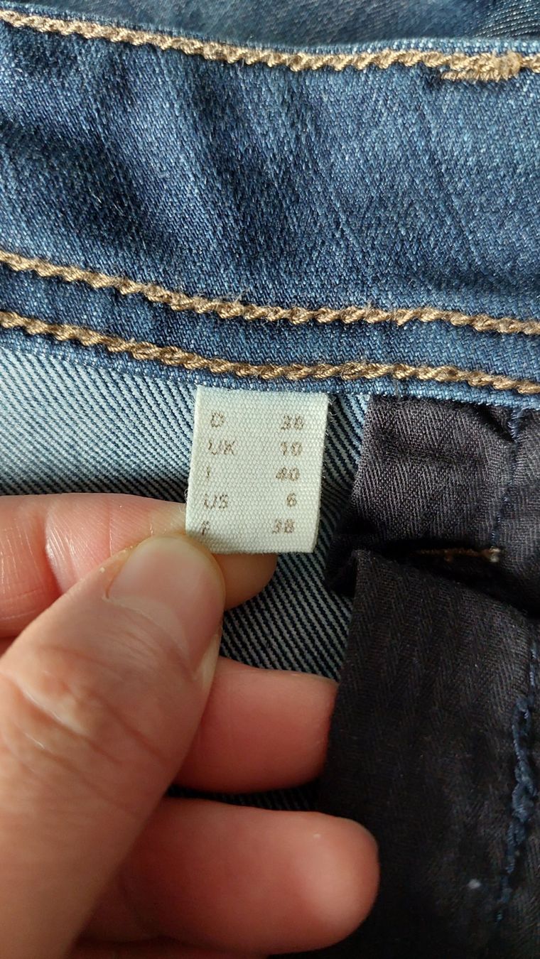 Esprit Jeans: Damenjeans Esprit D 36, wie neu – Nuovo (secondo la descrizione) da Uetikon am See venduto da sahra777 1