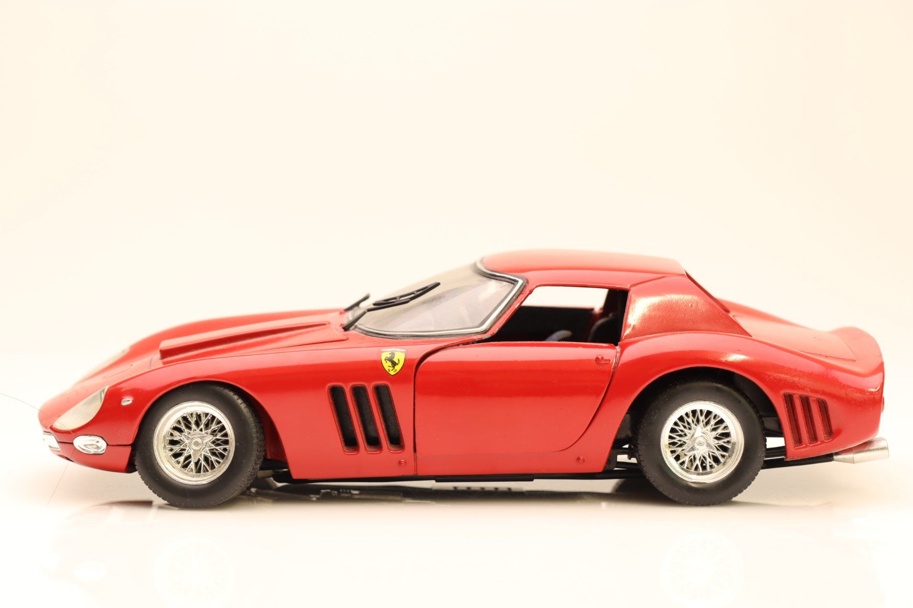 Ferrari Modellini d'auto: Jouef Evolution Ferrari 250 GTO Modellauto – Usato da Ried (Muotathal) venduto da Modellbahn.swiss 2