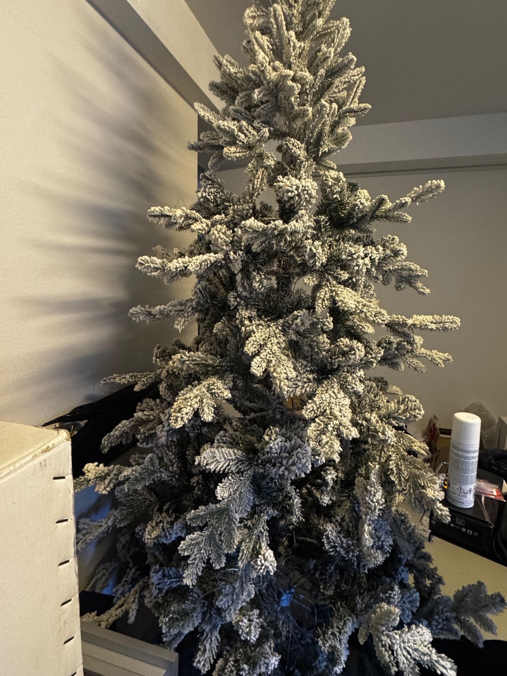 Globus Toutes les décorations: Verschneiter Weihnachtsbaum – D'occasion à Zürich par Leined 2